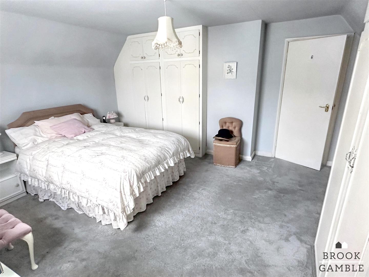 2 Bedroom House. Babylon Way in Eastbourne, 21